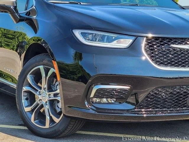 2026 Chrysler Pacifica Pinnacle - Photo 3