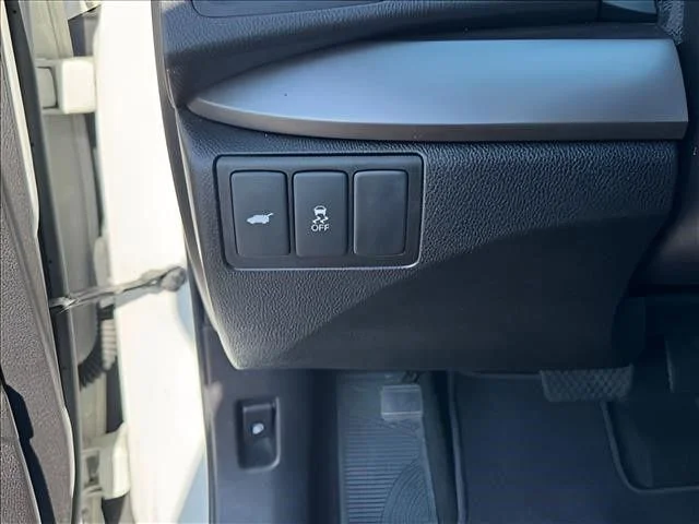 Used 2017 White Acura Base image 19