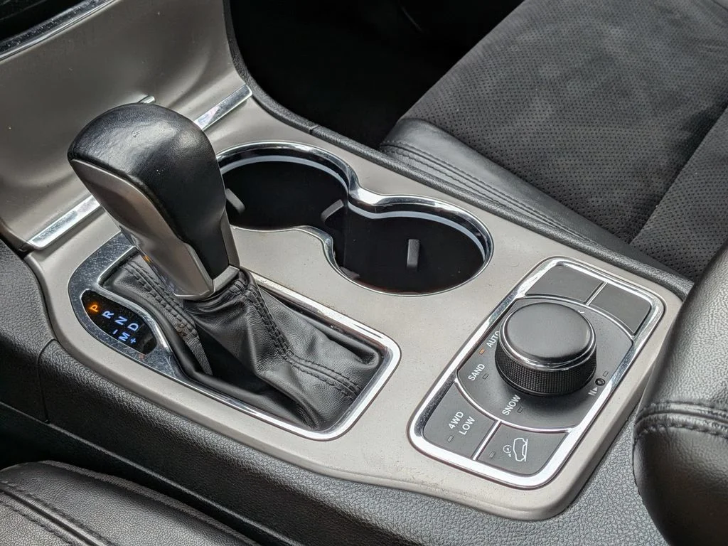 Used 2022 Black Jeep Laredo X image 17