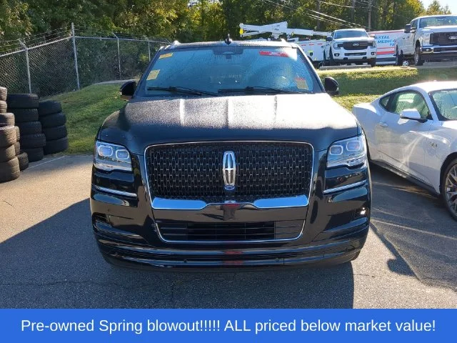 Used 2023 Black Lincoln Reserve image 7