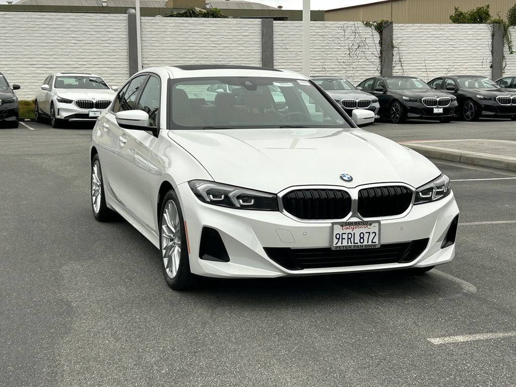 2023 BMW 3 Series 330i photo 4