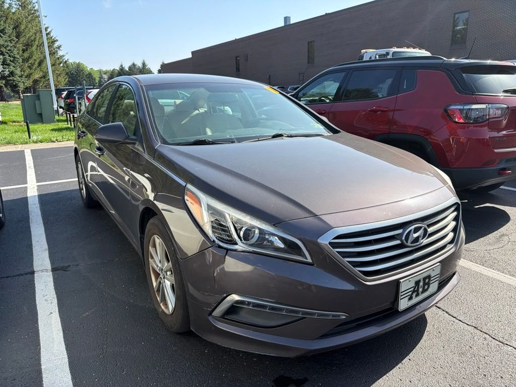 Used 2015 Dark Truffle Hyundai SE image 4