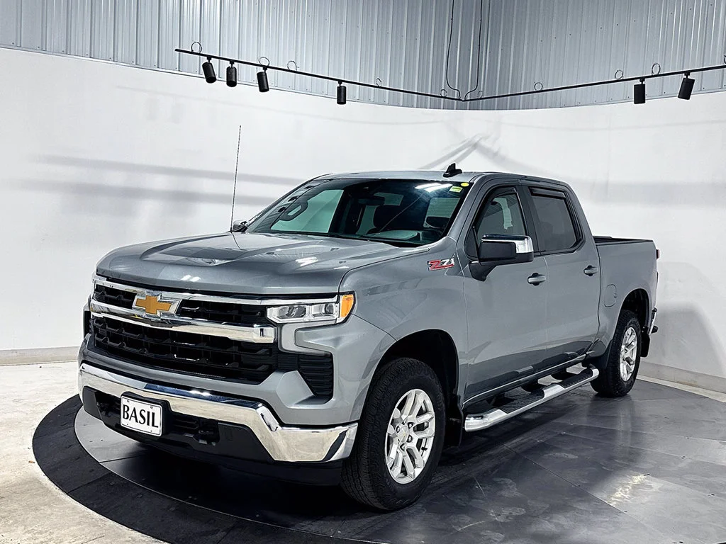 Used 2023 STERLING GRAY METALLIC Chevrolet LT image 8