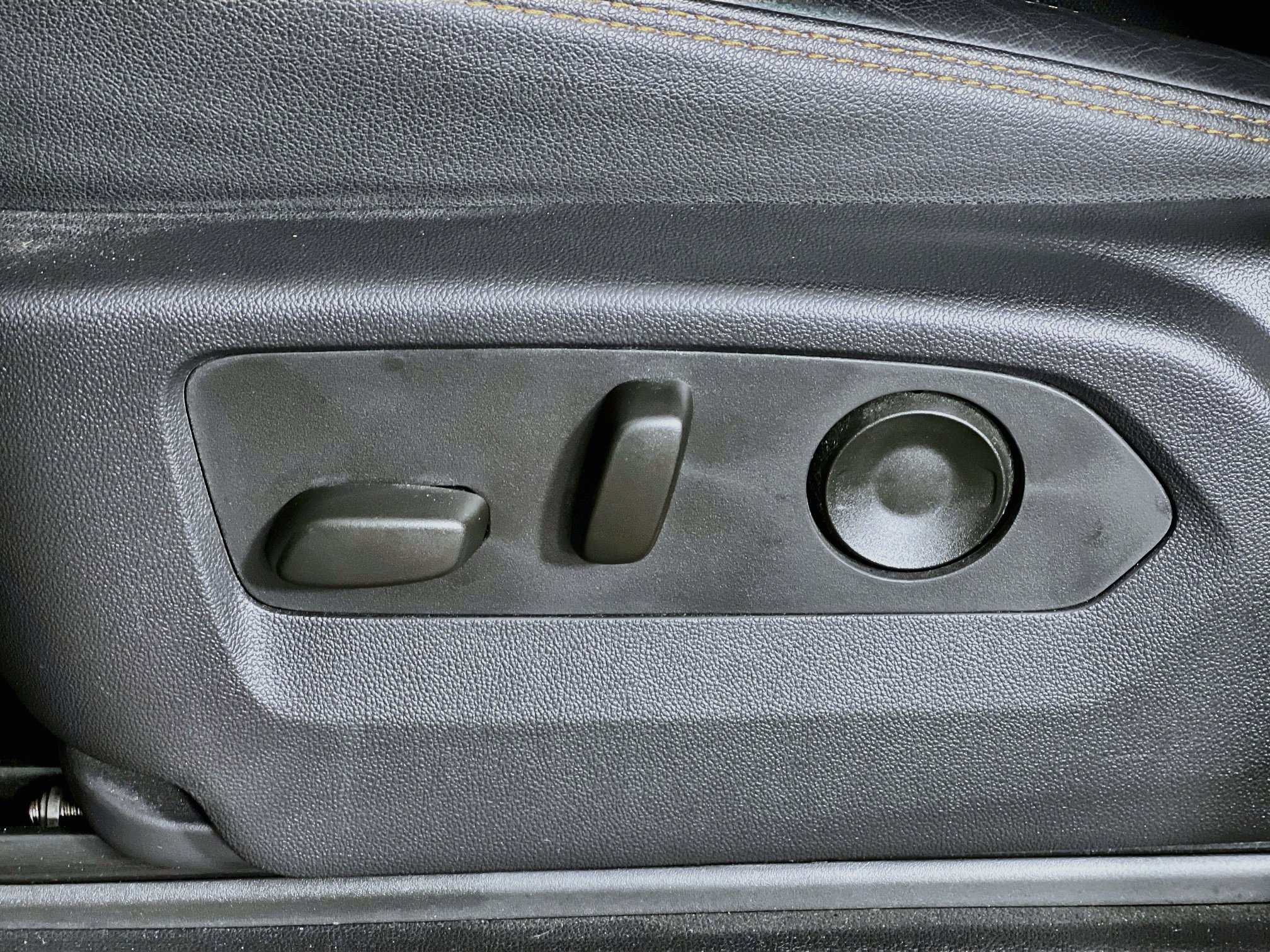 Used 2025 Onyx Black GMC AT4 image 11