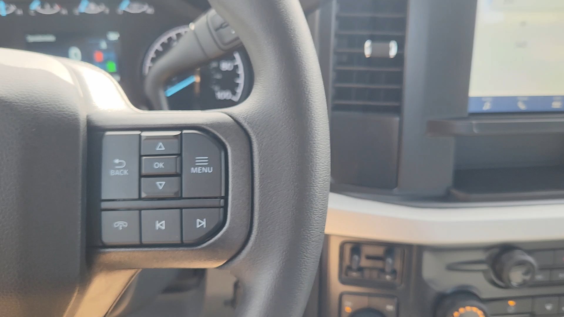 New 2026 Oxford White Ford XL image 22