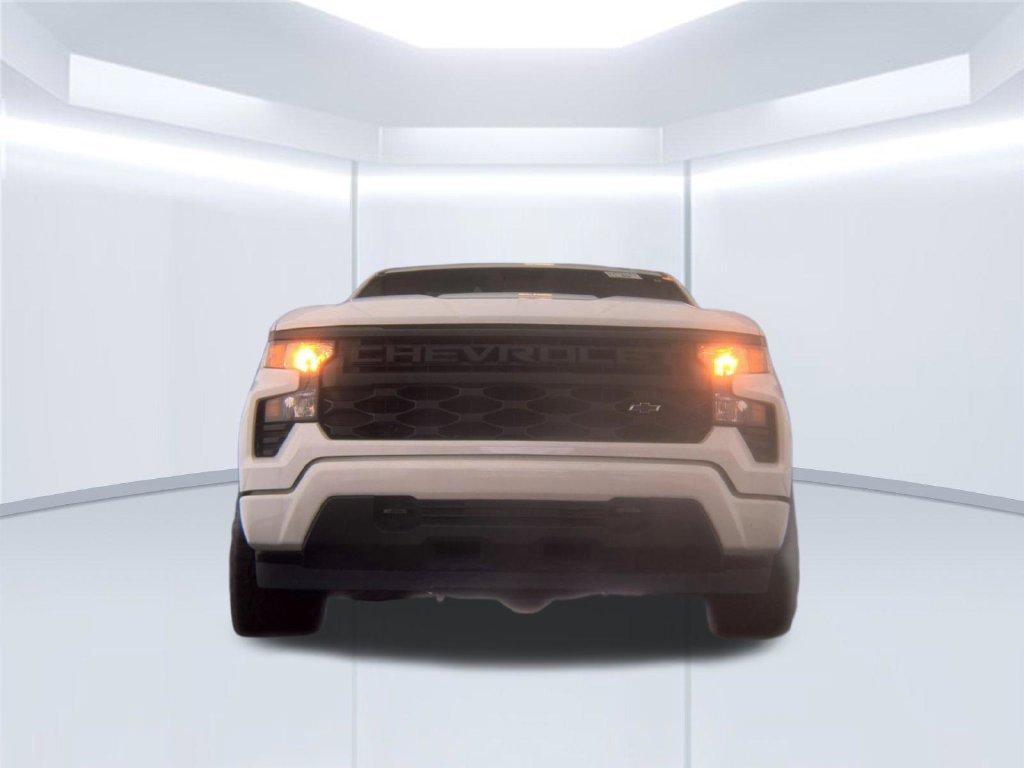 Used 2024 White Chevrolet Custom image 5