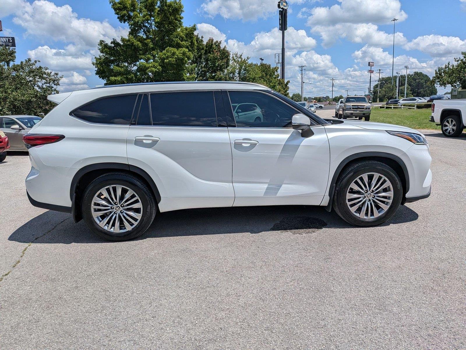 Used 2022 Wind Chill Pearl Toyota Platinum image 6