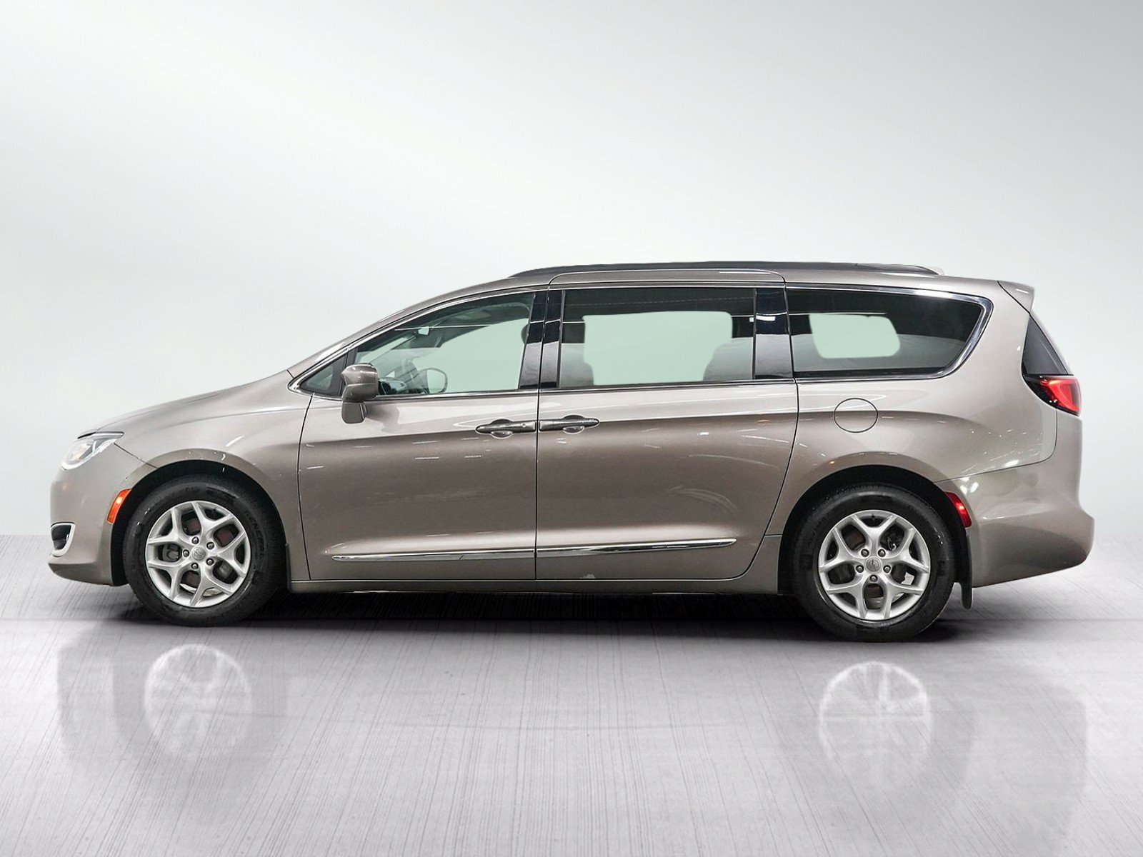 Used 2017 Chrysler Pacifica Touring-L with VIN 2C4RC1BG1HR587499 for sale in Burnsville, Minnesota