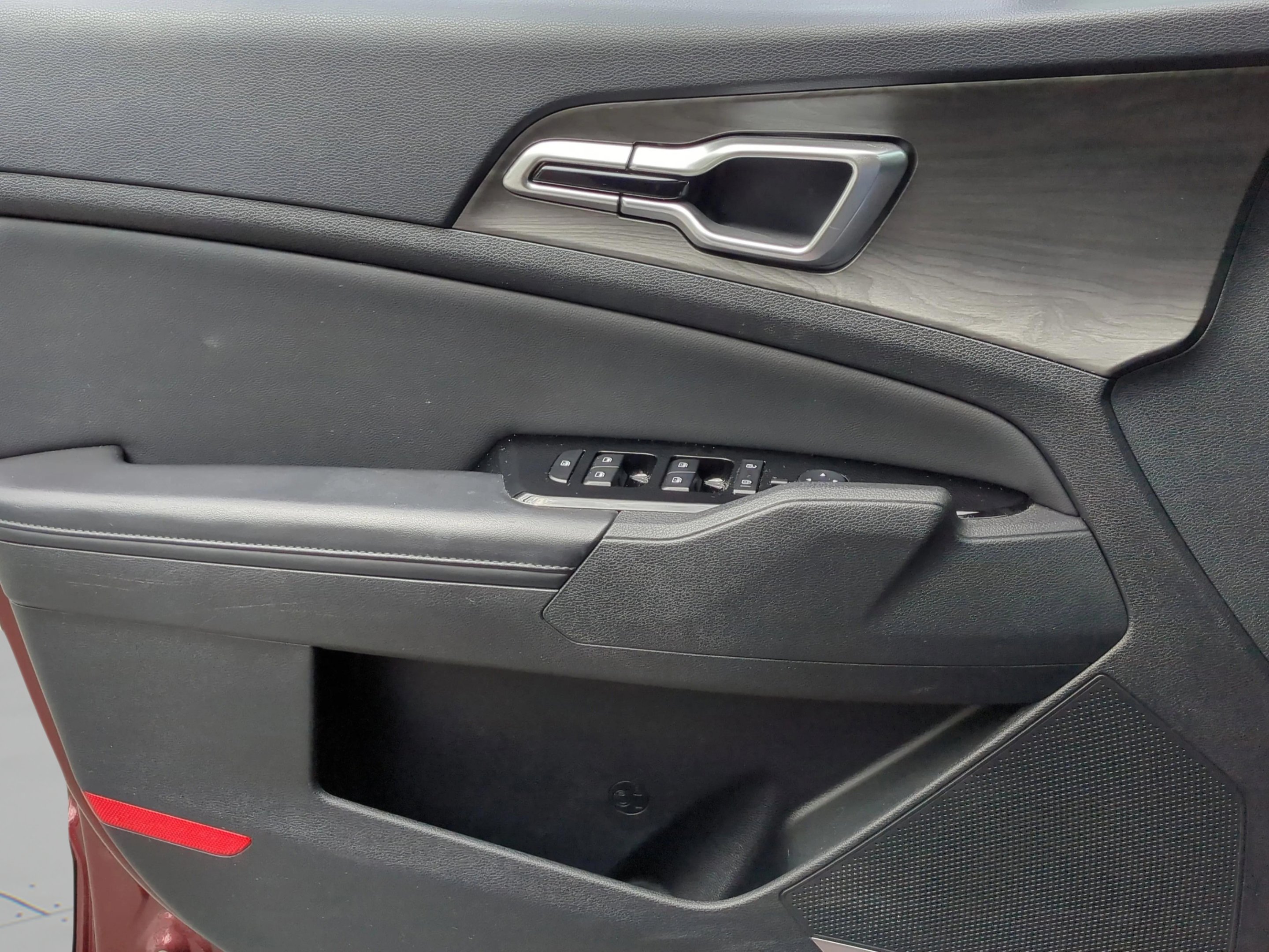 Used 2024 Red Kia X-Line image 18
