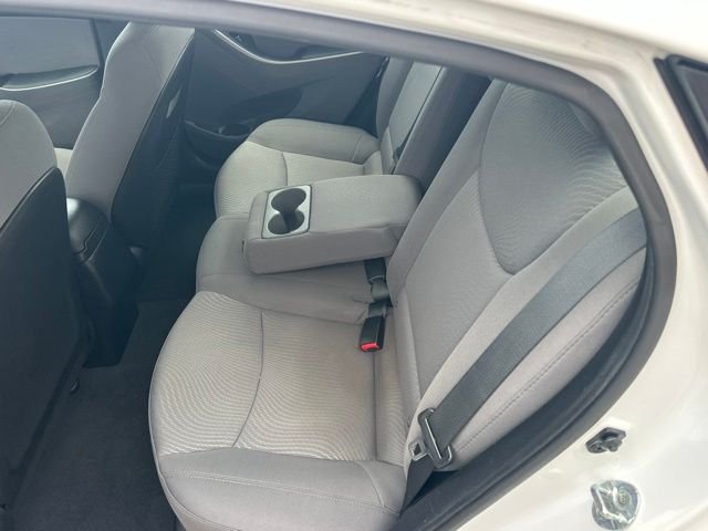 Used 2016 White Hyundai SE image 12