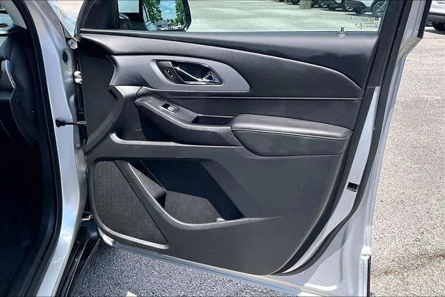 Used 2020 Silver Chevrolet LT image 27