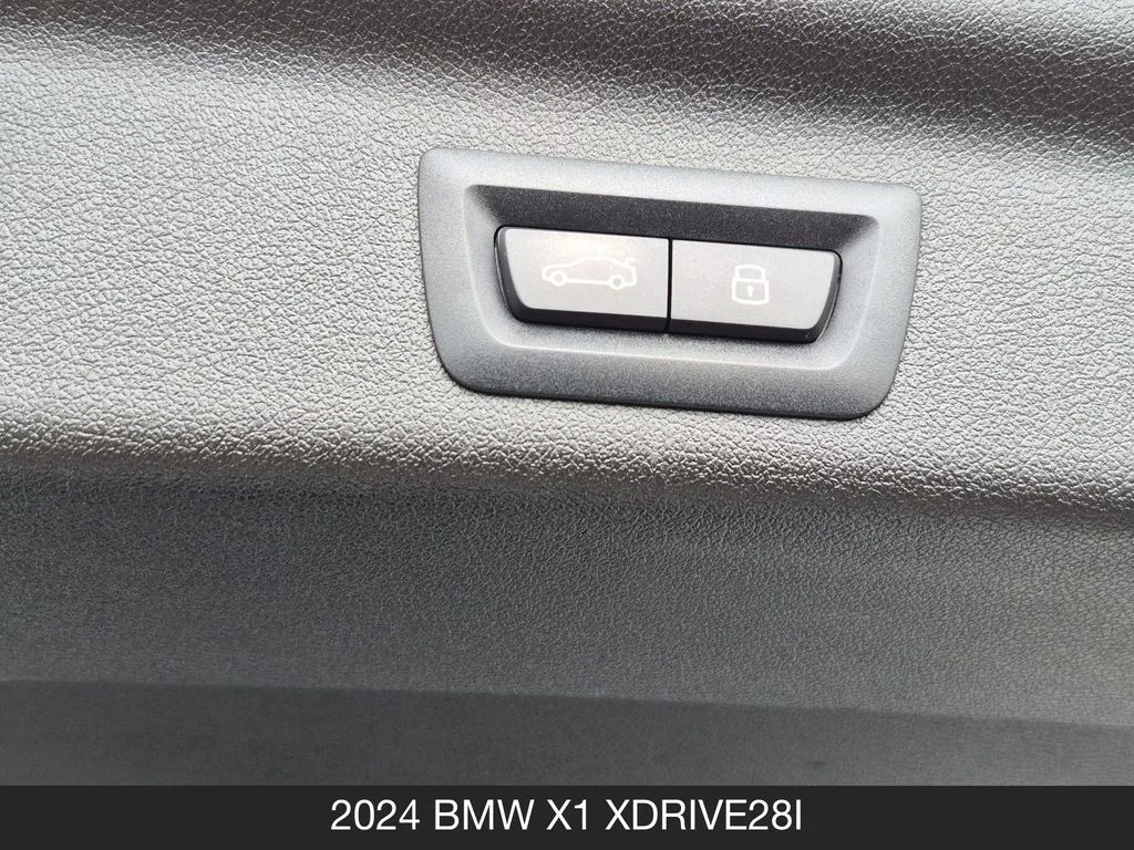 Used 2024 White BMW xDrive28i image 25