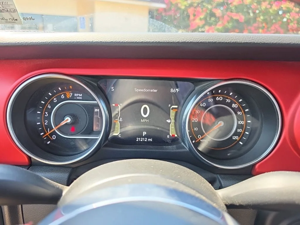 Used 2023 White/off-white Jeep Rubicon image 29