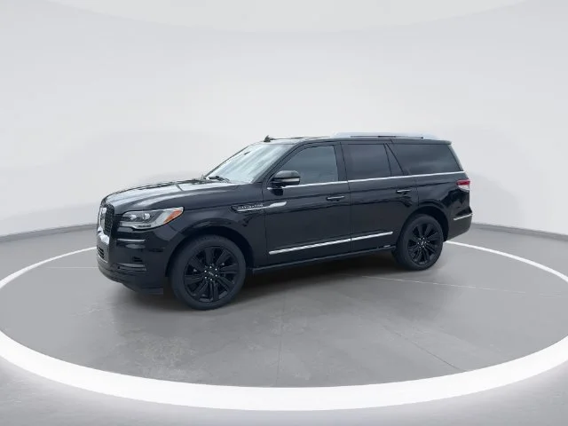 Used 2024 Black Lincoln Reserve image 3