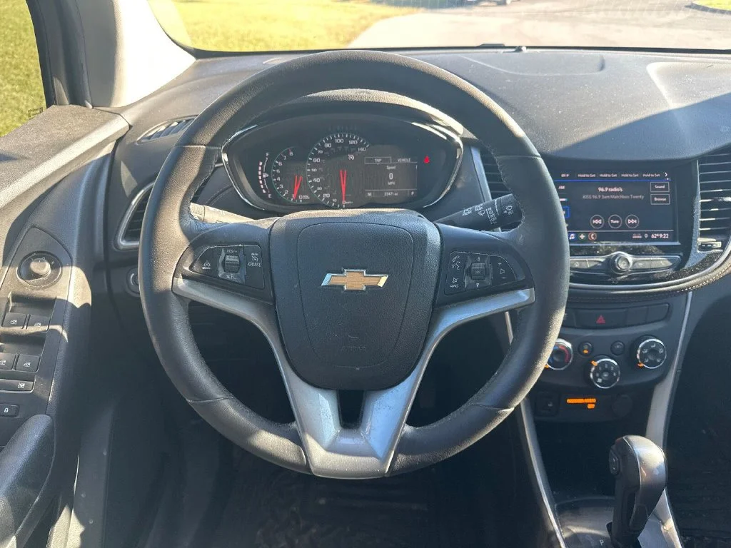 Used 2022 Gray Chevrolet LT image 7