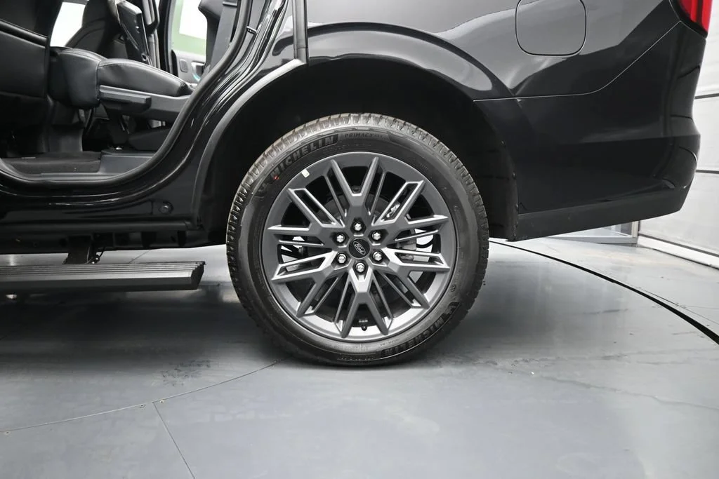 New 2027 Agate Black Metallic Ford Platinum image 21