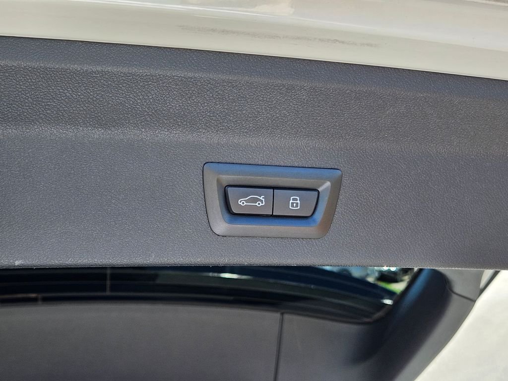 Used 2023 Mineral White Metallic BMW xDrive30i image 12