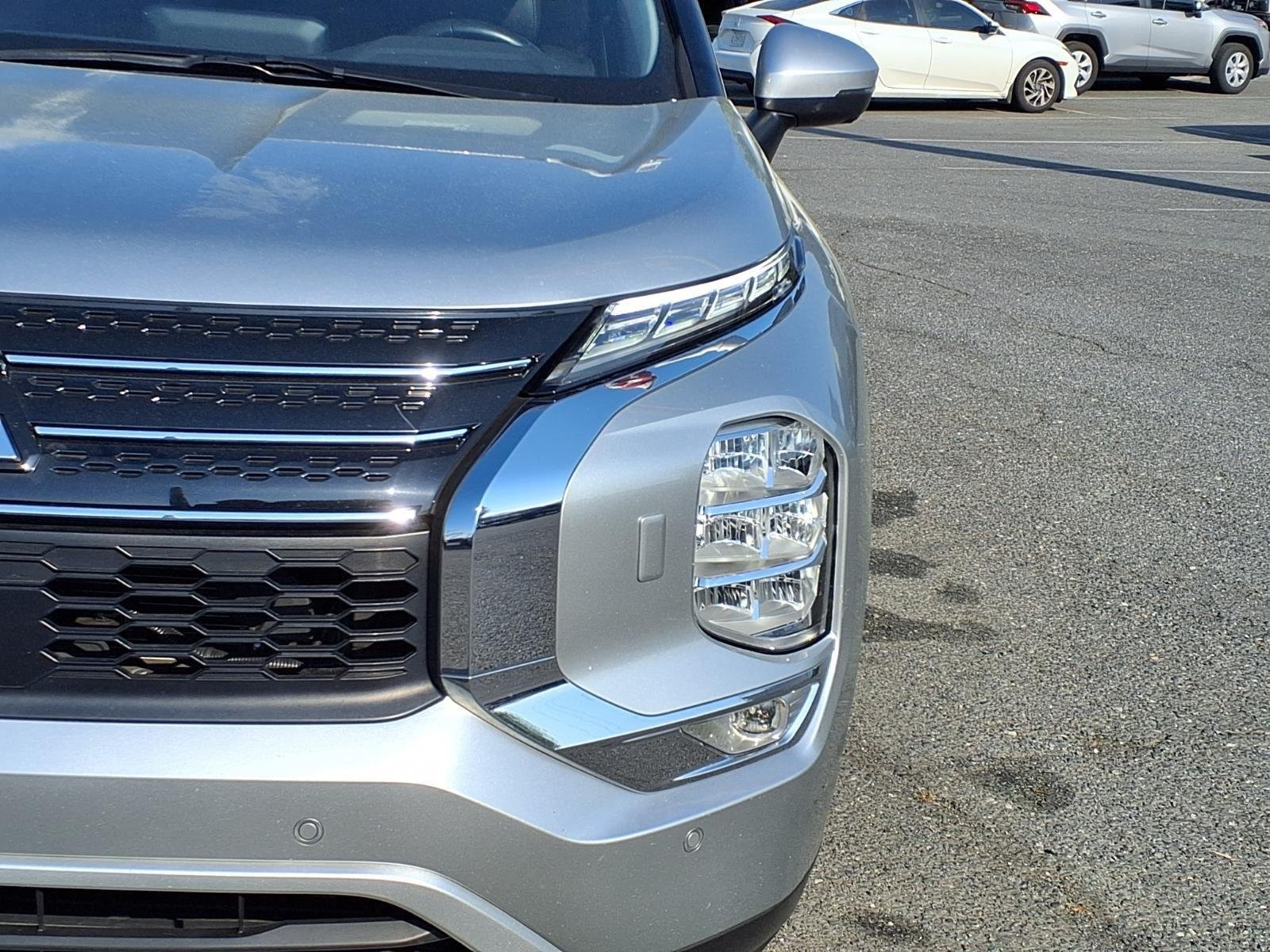 Used 2024  Mitsubishi SE image 15