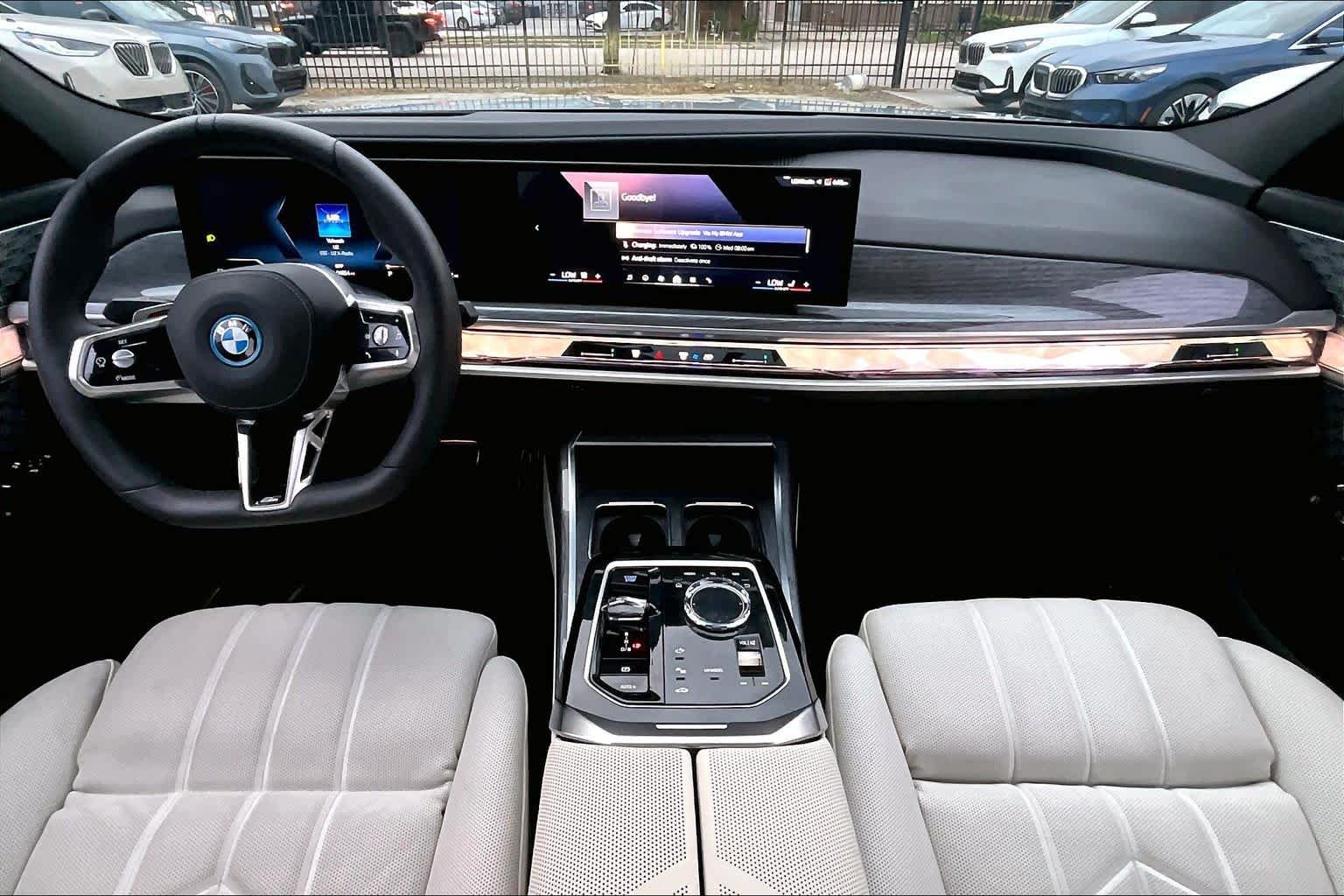 2025 BMW i7 50 - Photo 14