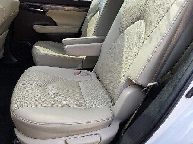 Used 2022 Wind Chill Pearl TOYOTA PLAT image 25
