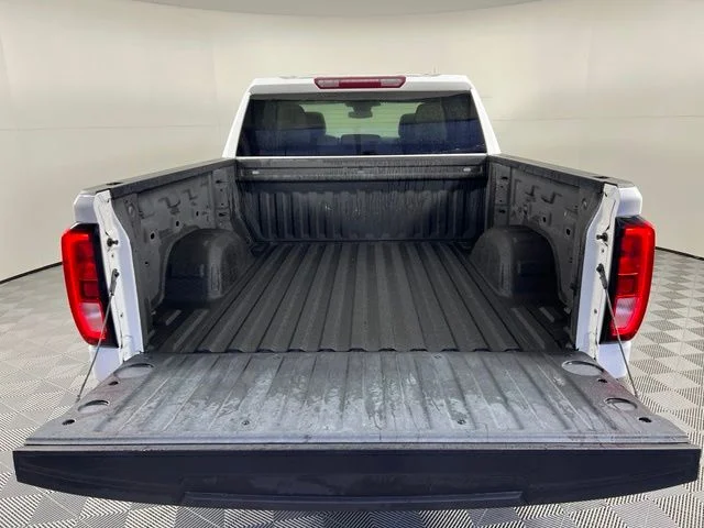 Used 2024 White GMC SLE image 33