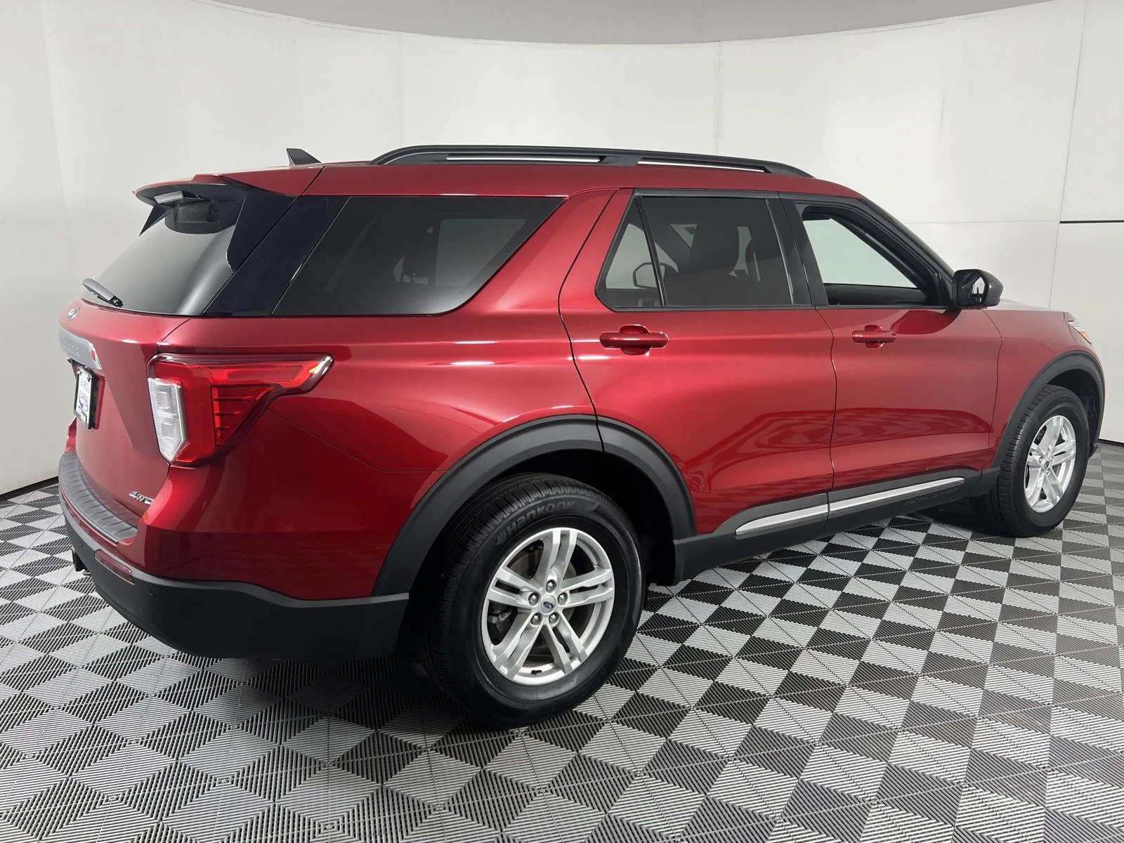 Used 2022 Rapid Red Metallic Tinted Clearcoat Ford XLT image 10