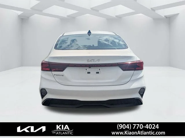 Used 2024 White Kia LXS image 4