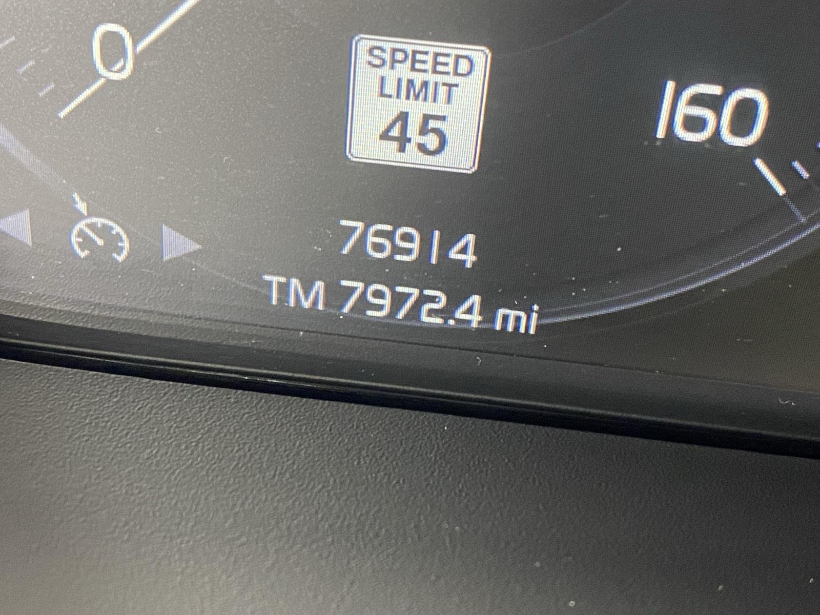 Used 2022 Crystal White Metallic Volvo Momentum image 17