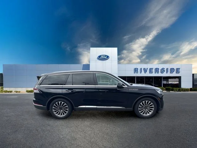 Used 2021 Black Lincoln Reserve image 2