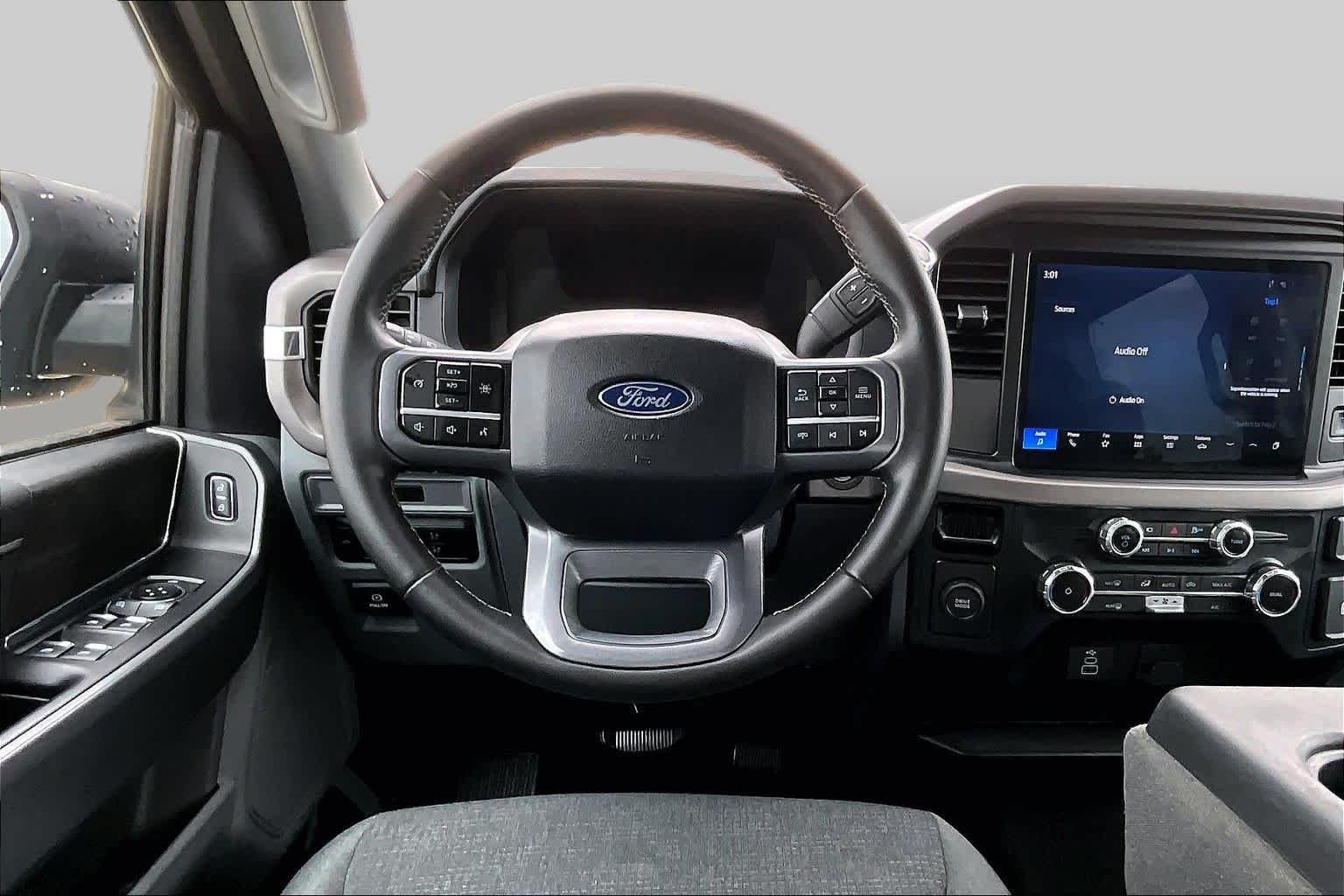 Used 2025 Atlas Blue Metallic Ford XLT image 6