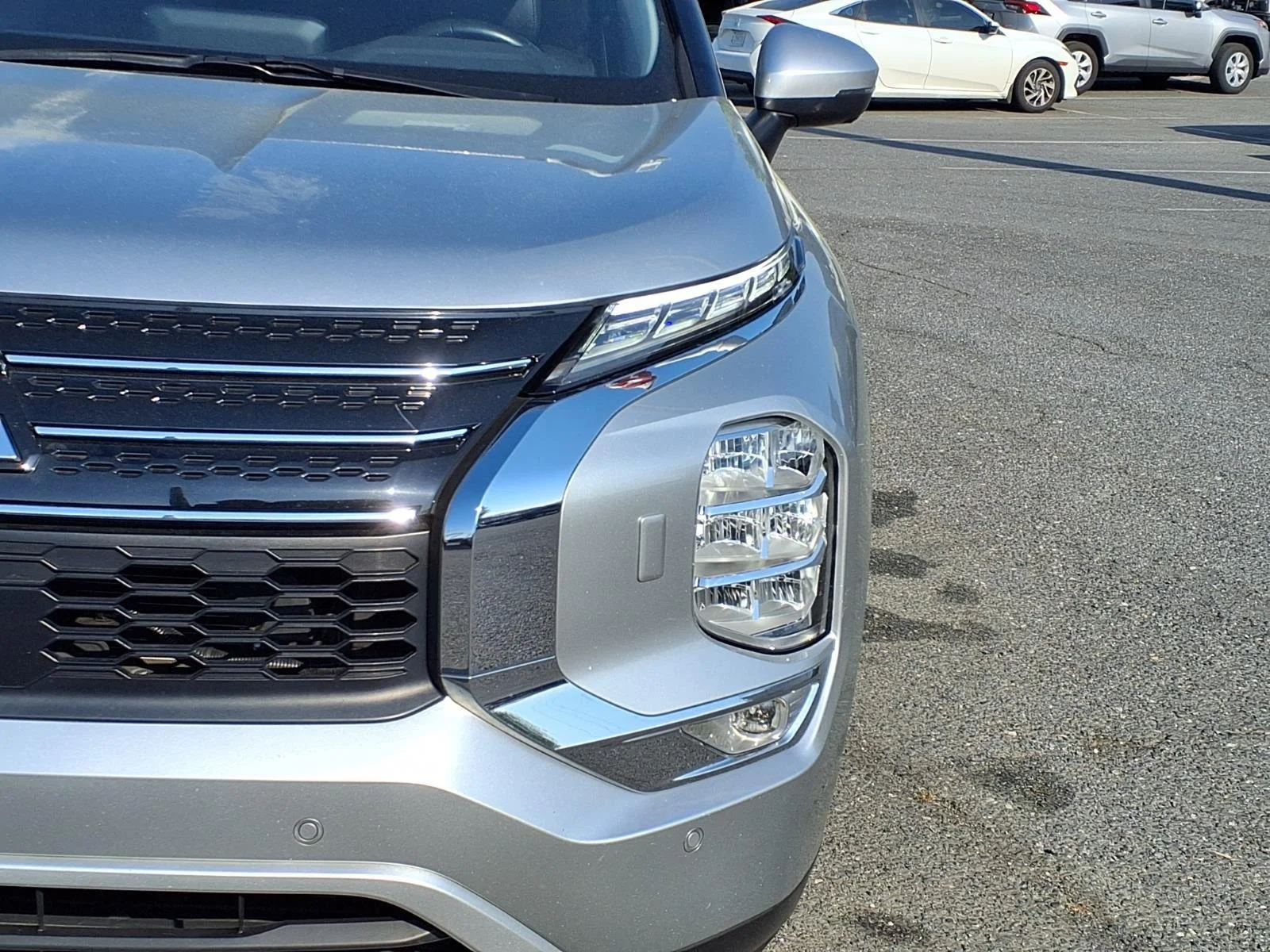 Used 2024  Mitsubishi SE image 15