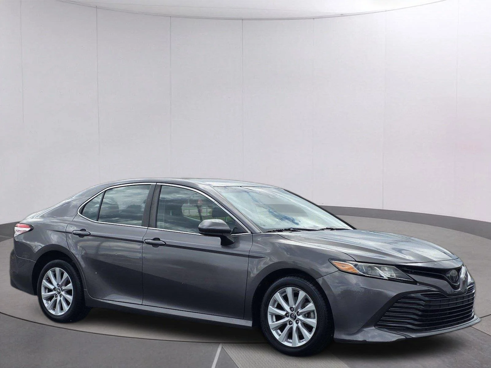 Used 2018 Predawn Gray Mica Toyota LE image 3