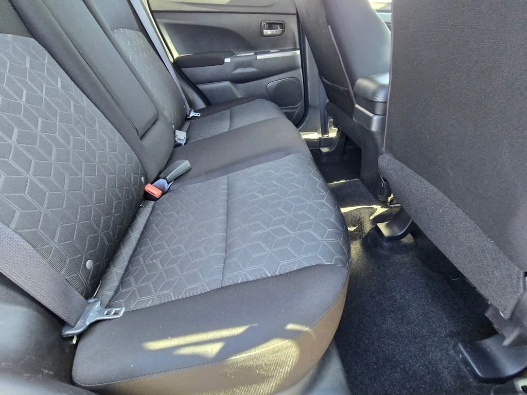 Used 2021 Black Mitsubishi ES image 14