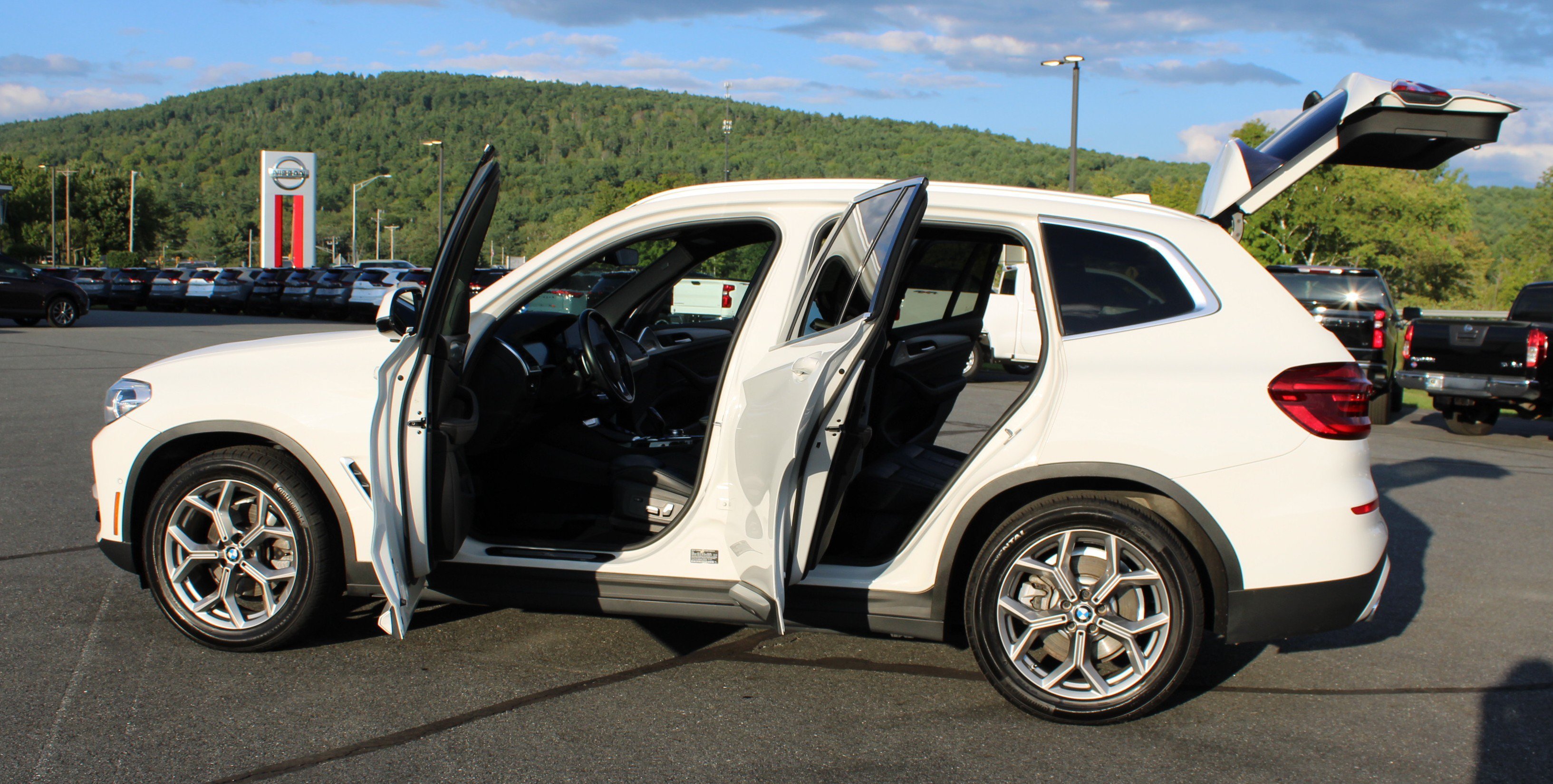 Used 2021 Alpine White BMW xDrive30i image 23