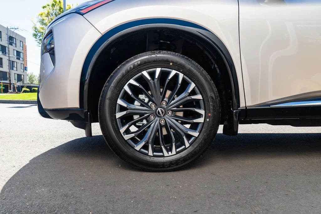 New 2026 Champagne Silver Metallic Nissan Platinum image 7