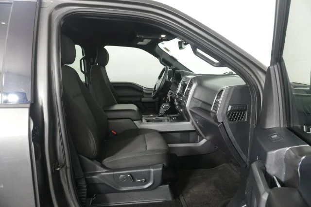 Used 2017 Magnetic Metallic Ford XLT image 31
