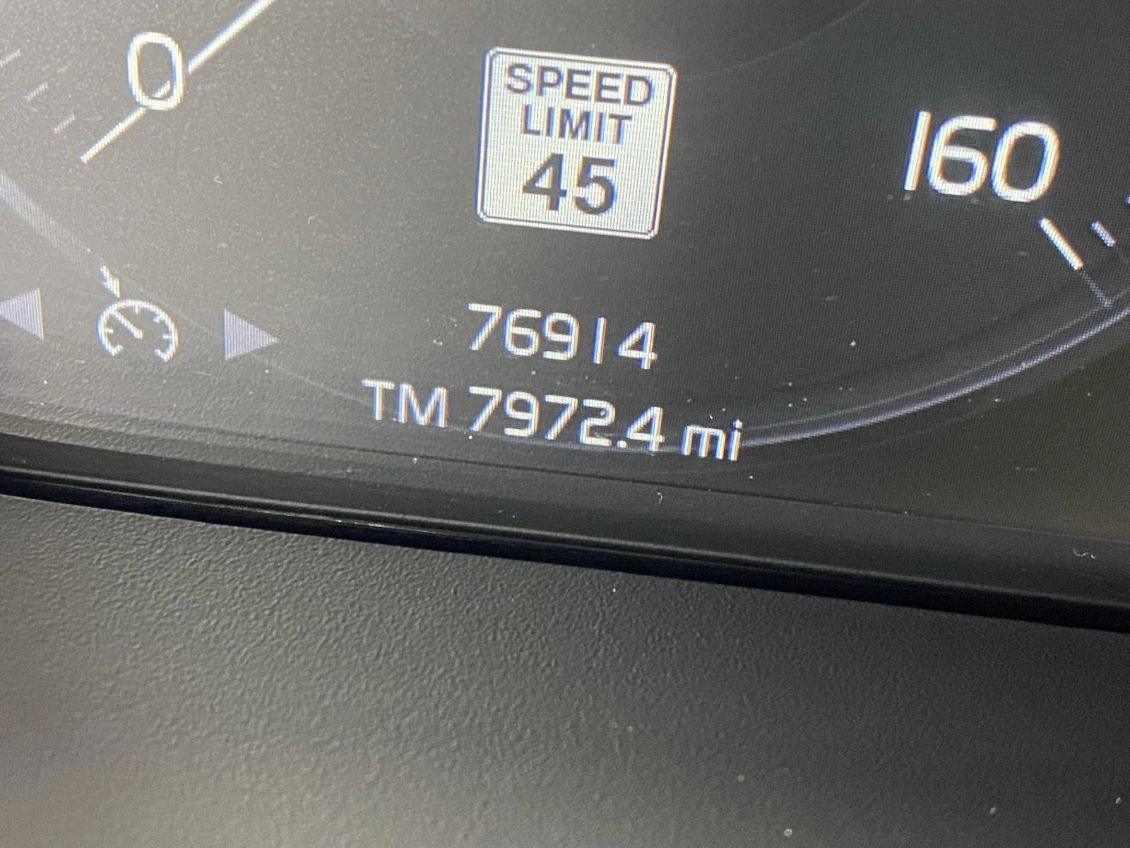 Used 2022 Crystal White Metallic Volvo Momentum image 17
