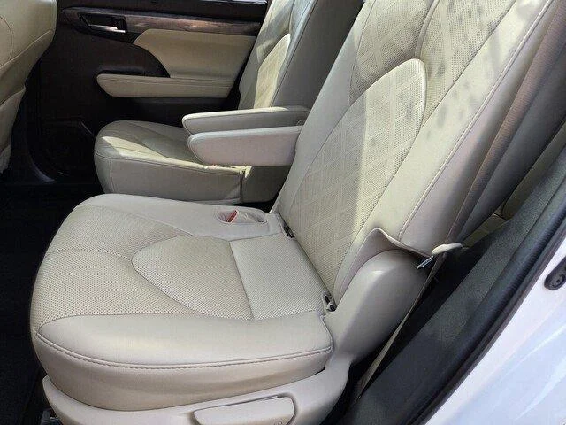 Used 2022 Wind Chill Pearl TOYOTA PLAT image 25