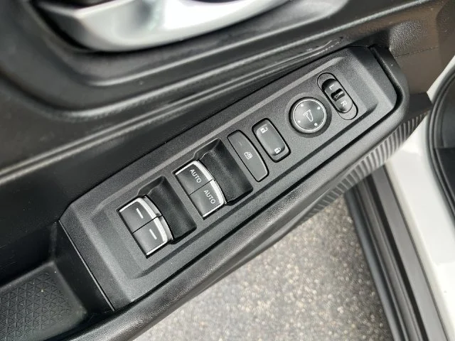 Used 2025  Honda LX image 18