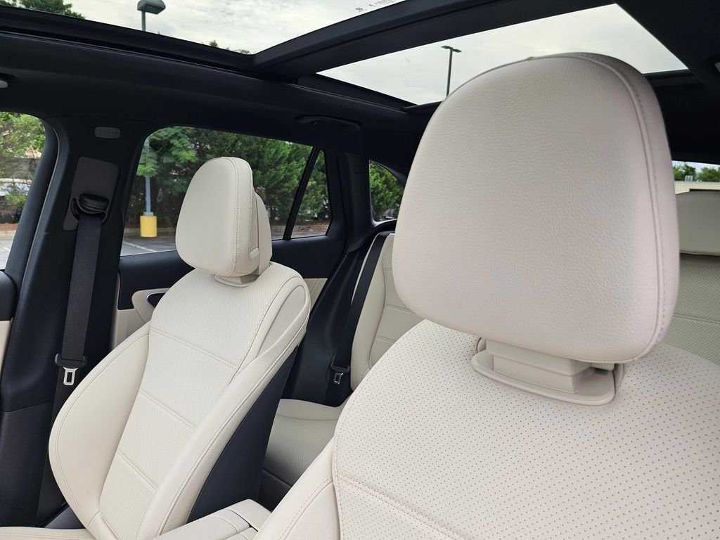 New 2026 Polar White Mercedes-Benz GLC 300 image 16