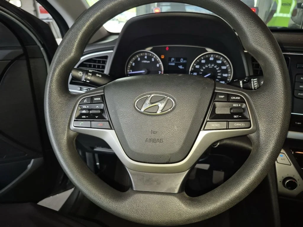 Used 2018 Gray Hyundai SE image 14