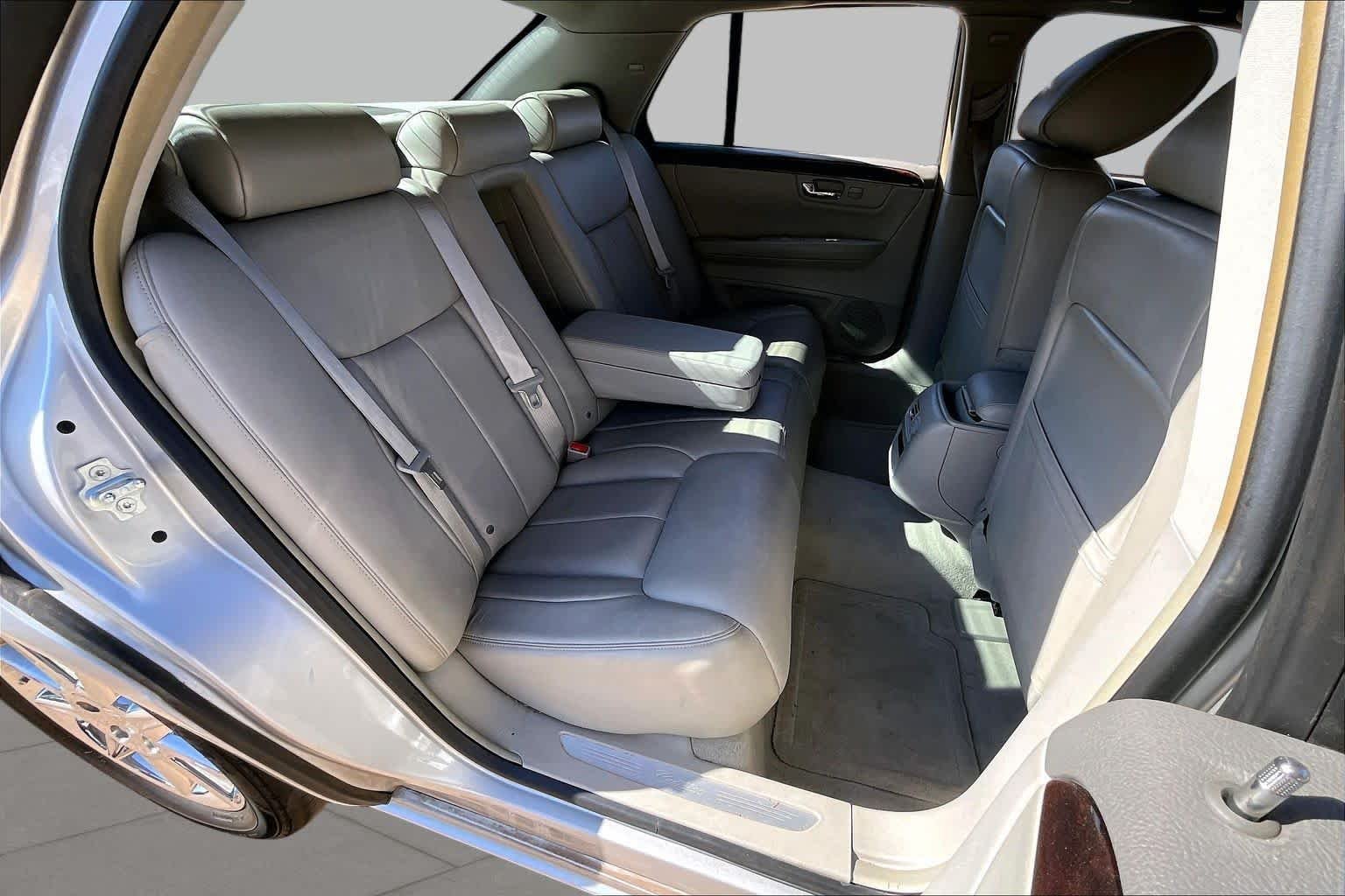 Used 2011 Radiant Silver Metallic Cadillac Luxury Collection image 18