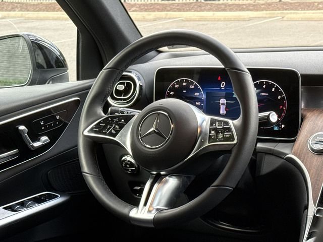 Used 2026 Black Mercedes-Benz GLC 300 image 19