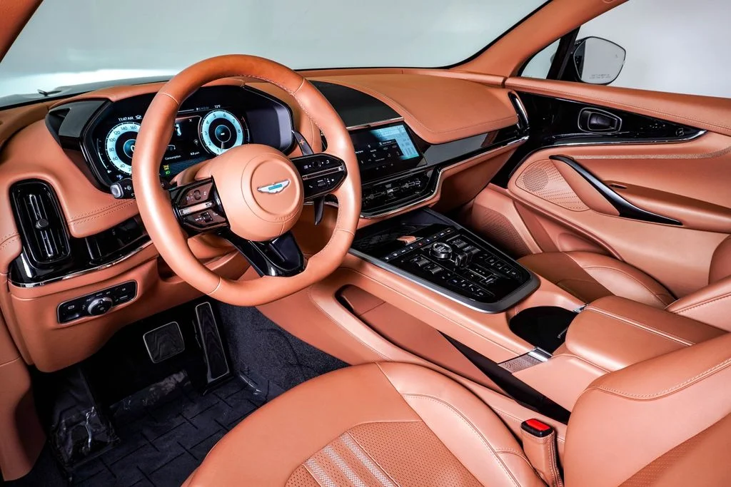Used 2025 Q Oberon Black Aston Martin 707 image 23