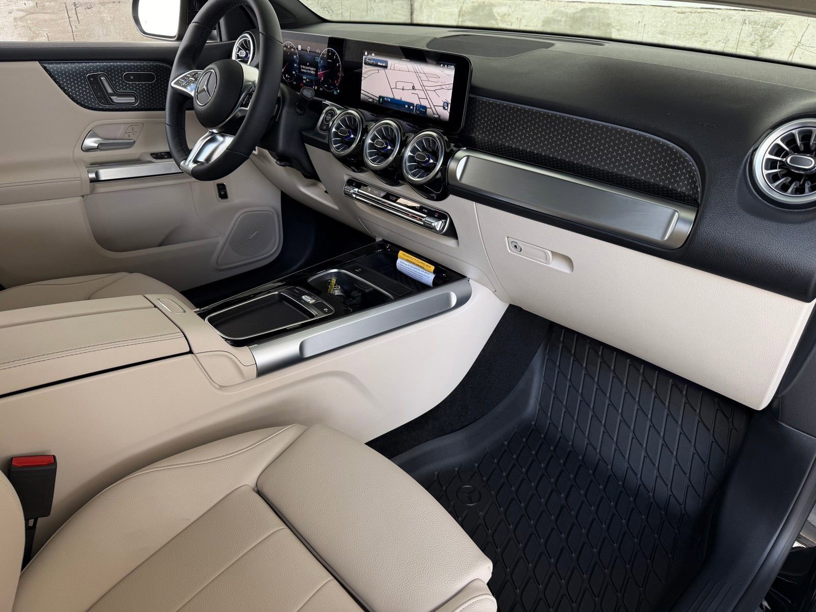 New 2026 Night Black Mercedes-Benz GLB 250 image 39