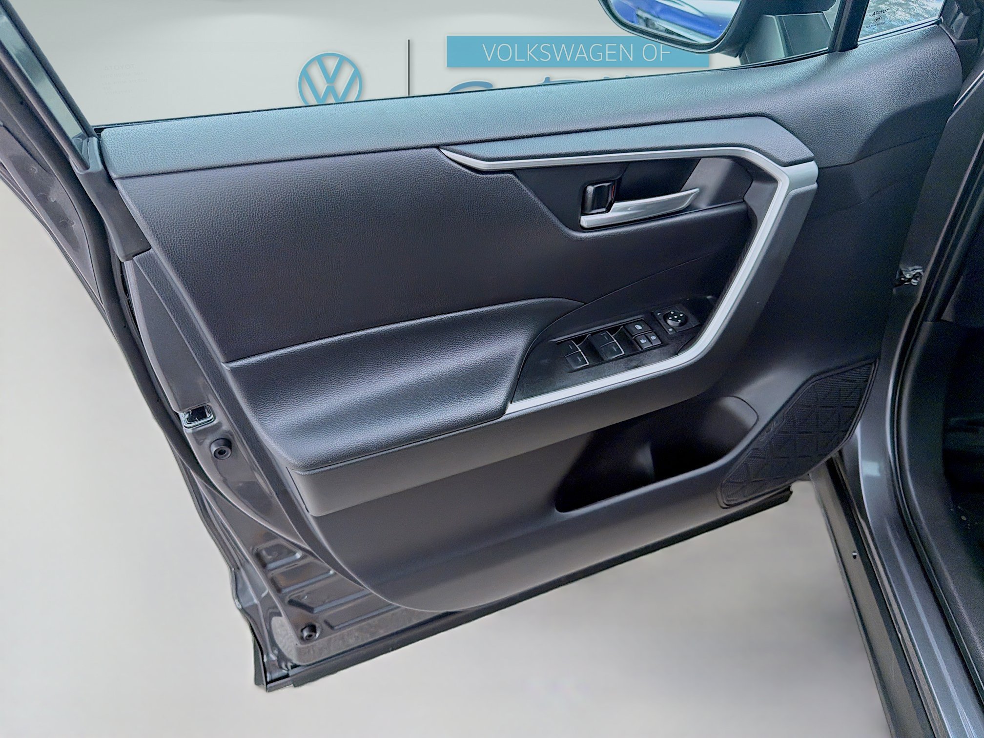 Used 2025 Magnetic Gray Metallic Toyota Hybrid XLE image 19