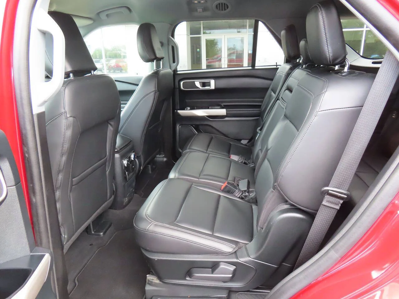 2023 Ford Explorer XLT - Photo 10