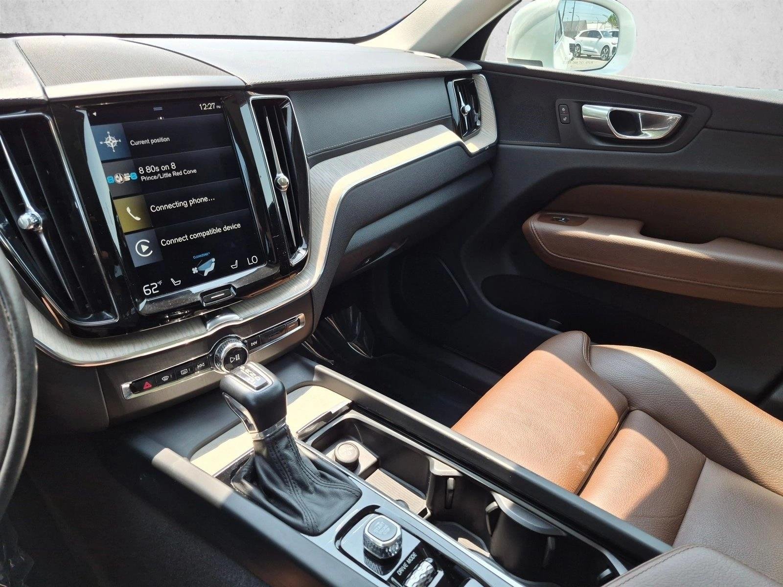 Used 2018 Crystal White Metallic Volvo Inscription image 15