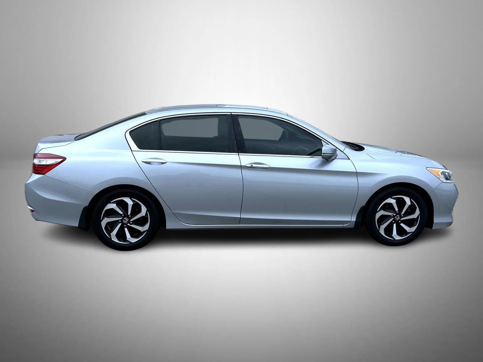 Used 2016 Silver Honda EX-L image 4