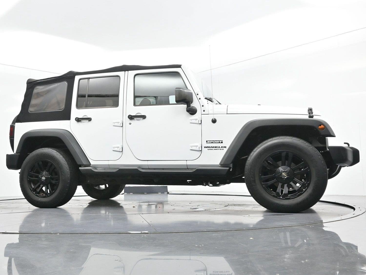 Used 2015 Bright White Clearcoat Jeep Sport image 41